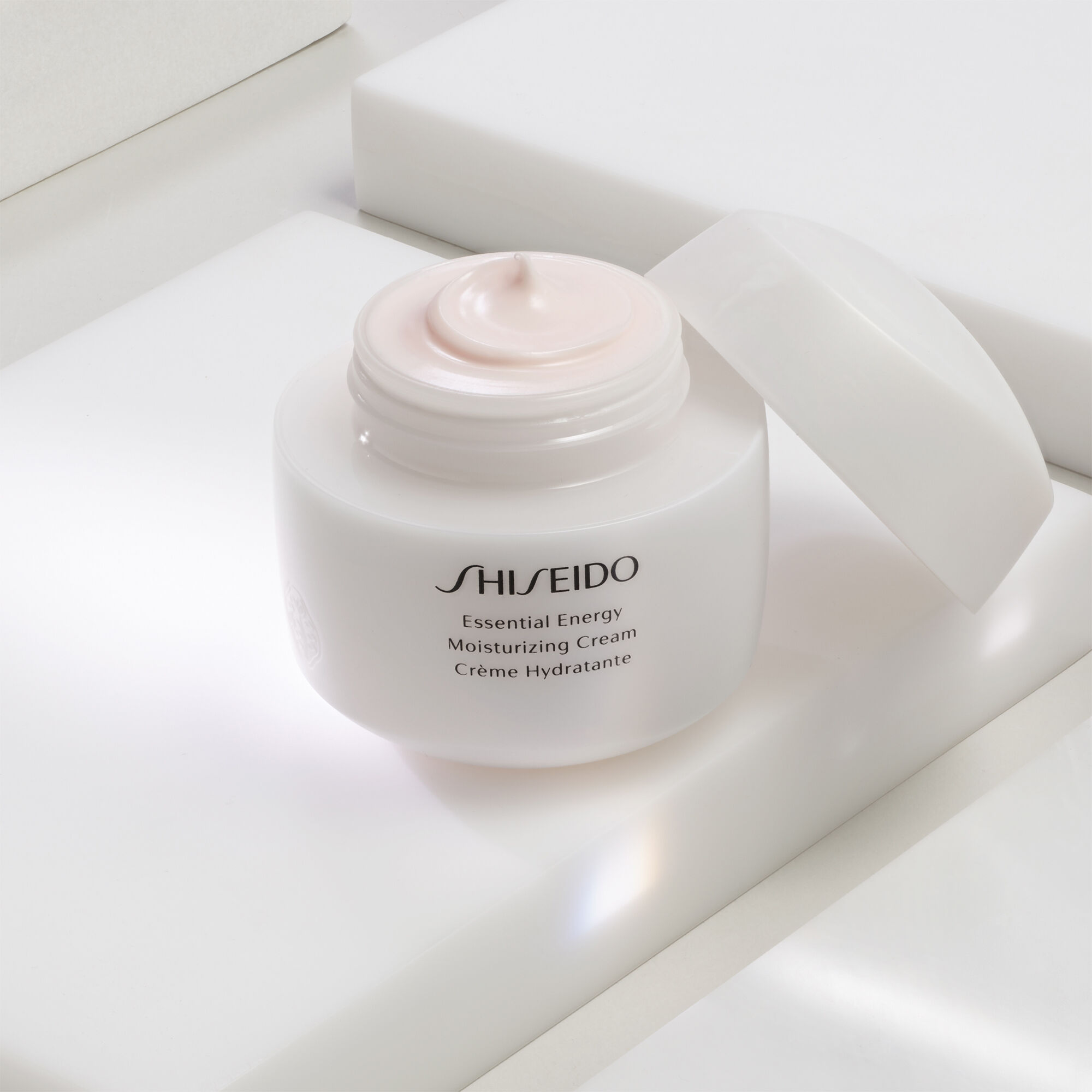 Shiseido essential energy. Шисейдо увлажняющий крем. Шисейдо Энерджи крем. Крем шисейдо Essential Energy Moisturizing Cream hydratante.